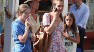 Carolina de Mónaco y sus hijas de vacaciones en Capri mientras Ernesto de Hannover es ingresado en Ibiza