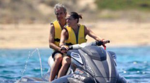 Imanol Arias e Irene Meritxell viven su amor en Ibiza