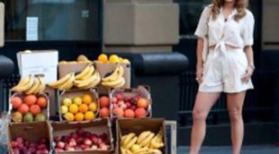 Jennifer López visita la frutería en su nuevo vídeo, 'Papi'