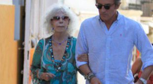 La Duquesa de Alba y Alfonso Díez pasean su amor por Ibiza en su último verano de 'solteros'