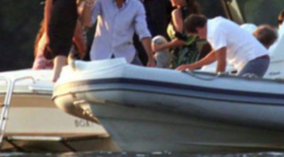 George Clooney y Cindy Crawford disfrutan entre amigos en el lago Como
