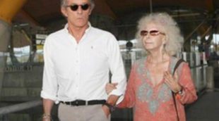 La Duquesa de Alba y Alfonso Díez regresan a Madrid tras sus vacaciones en Ibiza