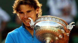 Rafa Nadal celebra sus 25 años haciendo historia en Roland Garros