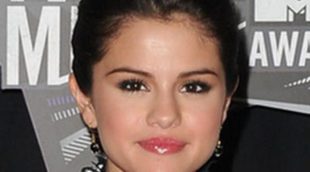 Selena Gomez celebra Halloween disfrazándose en un concierto en Montreal