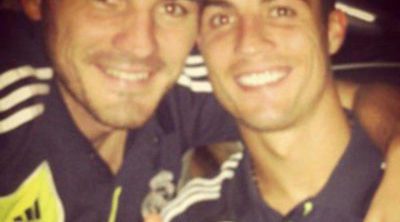 Iker Casillas y Cristiano Ronaldo 'se ríen' de su supuesta mala relación posando juntos en Facebook
