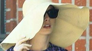 Anne Hathaway reaparece rebosante de felicidad tras su boda con Adam Shulman