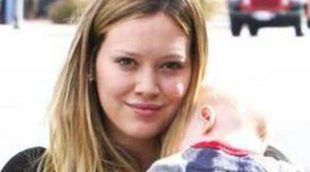 Hilary Duff confiesa que está encantada de haber sido madre tan joven