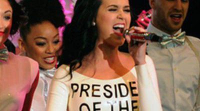 Katy Perry vuelve a pedir el voto para Barack Obama durante un concierto