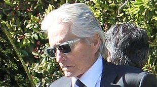 Michael Douglas y Catherine Zeta-Jones acuden al funeral de Kirk Douglas en Los Ángeles