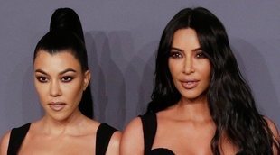 Kim y Kourtney Kardashian acaban a tortazos en el adelanto de la temporada 18 de 'KUWTK'