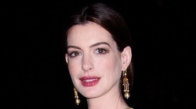 Anne Hathaway dejó de ser católica junto al resto de su familia cuando supieron que su hermano era gay