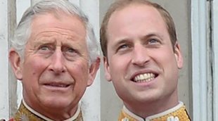 La cariñosa imagen nunca vista del Príncipe Carlos y el Príncipe Guillermo