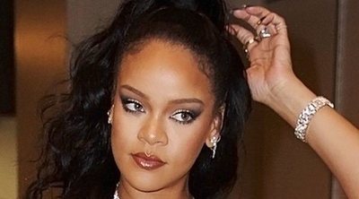 Con bolsas de basura e ironía: Así ha despedido Rihanna a Donald Trump