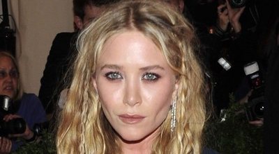 Mary-Kate Olsen disfruta de una cena con un chico un mes después de divorciarse de Olivier Sarkozy