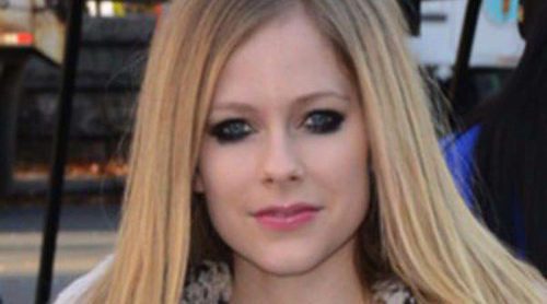 El exmarido de Avril Lavigne se disfraza de la cantante para celebrar Halloween