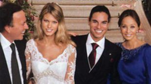 Isabel Preysler y Julio Iglesias arropan a Julio José y Charisse Verhaert en la foto oficial de su boda