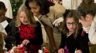 Michelle Obama y sus hijas decoran la Casa Blanca para celebrar la Navidad 2012
