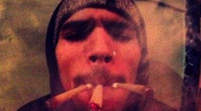 Chris Brown publica varias fotos de su estancia en Amsterdam fumando porros sin parar