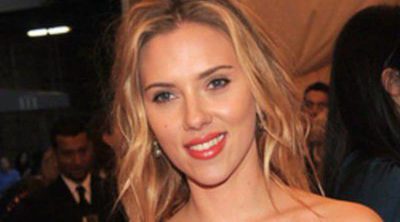 Romance confirmado: Scarlett Johansson, pillada besando al periodista francés Romain Dauriac