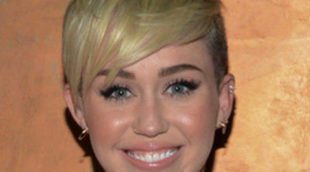 Miley Cyrus se desmelena bailando junto a una stripper durante una actuación
