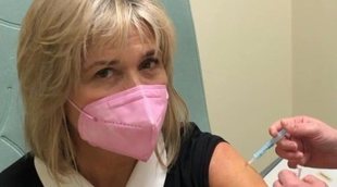 Julia Otero, vacunada contra el coronavirus por ser paciente oncológica