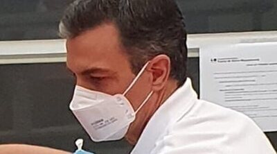 Pedro Sánchez recibe la primera dosis de la vacuna contra el coronavirus