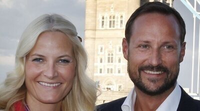Haakon y Mette Marit de Noruega hablan de su historia de amor en la radio para celebrar su aniversario