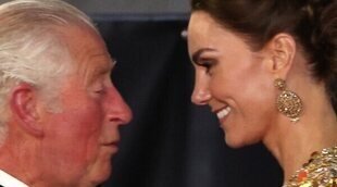 El cariño y complicidad del Príncipe Carlos y Kate Middleton en el estreno de 'Sin tiempo para morir'