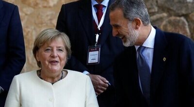 El Rey Felipe entrega a Angela Merkel el Premio Europeo Carlos V por su labor política en Europa
