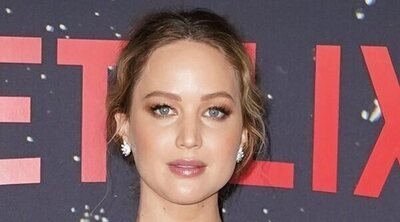 Jennifer Lawrence presume de embarazo por primera vez sobre la alfombra roja