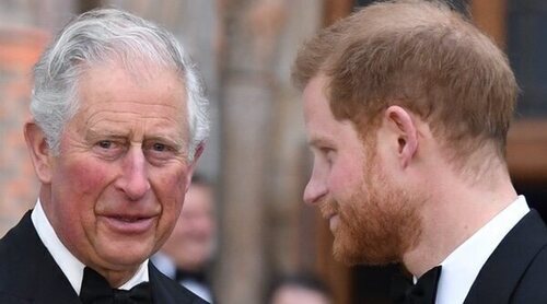 Los avances en la relación entre el Príncipe Carlos y el Príncipe Harry: dos grandes citas, un deseo lógico y otro oculto