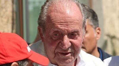 Vítores, aplausos y un baño de masas para el Rey Juan Carlos en el Náutico de Sanxenxo