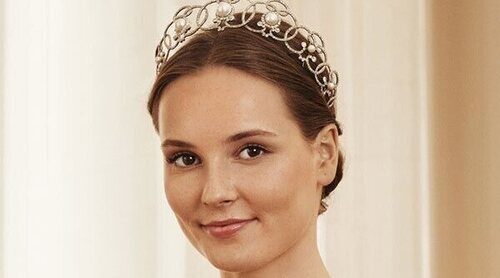El primer posado de Ingrid Alexandra de Noruega con tiara y condecoraciones para celebrar su 18 cumpleaños
