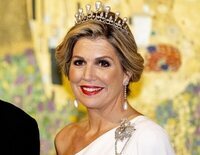 Máxima de Holanda resplandece en Viena: tiara, broche, vestidazo y lo que la Reina Letizia no hace en su lugar