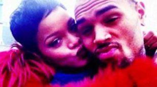 Chris Brown publica una foto abrazado a Rihanna para conseguir su perdón