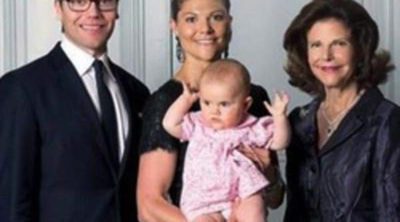 La Familia Real Sueca felicita el año nuevo con la Princesa Estela y sin Chris O'Neill