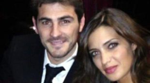 Iker Casillas celebra su galardón de portero del 'once ideal' con Sara Carbonero