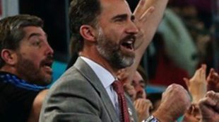 El Príncipe Felipe y Cayetano Martínez de Irujo vibran con la victoria de España en el Mundial de Balonmano