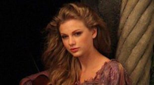 Taylor Swift se convierte en la Princesa Disney Rapunzel mientras espera la llegada de su príncipe azul