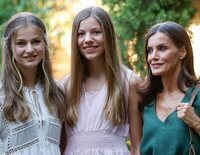 Los detalles de las vacaciones 'secretas' de la Reina Letizia y sus hijas la Princesa Leonor y la Infanta Sofía