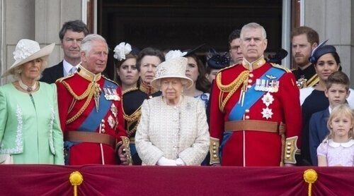 El Príncipe Carlos, Guillermo, Harry y Camila Parker viajan a Balmoral para estar junto a la Reina Isabel II