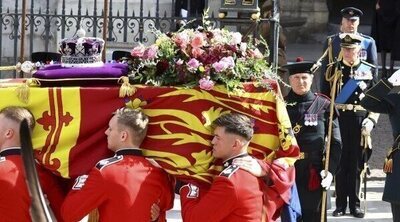 Carlos III escoge las flores del funeral de Isabel II: el mensaje sostenible y emotivo que esconde su decisión