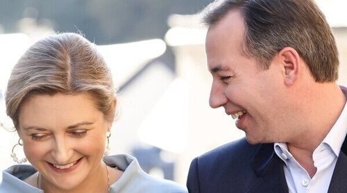 Guillermo y Stéphanie de Luxemburgo celebran su décimo aniversario de boda con un tierno posado en su dulce espera