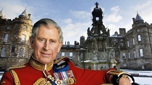 El Rey Carlos III abre las puertas del Palacio de Holyrood: pocas fechas, tour exclusivo, champán y regalos de recuerdo