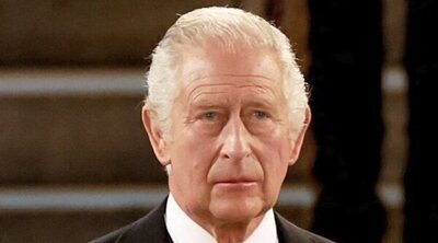 La decisión del Rey Carlos III con la que traiciona al Príncipe Eduardo y la voluntad del Duque de Edimburgo