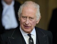 El Rey Carlos III envía a modificar la Corona de San Eduardo porque le queda pequeña
