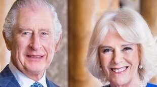 Foto oficial de Carlos y Camilla, la identidad de los pajes, la invitación a la coronación y el adiós a la 'Reina Consorte'