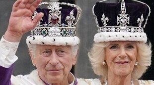 El primer saludo desde el balcón de Carlos III y Camilla como Reyes en su Coronación: emoción y sin Monarquía reducida