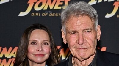 Harrison Ford recibe la Palma de Oro en Cannes y estrena nueva película de 'Indiana Jones' arropado por Calista Flockhart