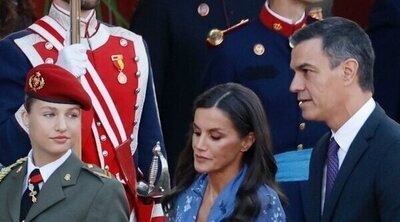 Hispanidad 2023: Gritos de "Que te vote Txapote" en el saludo de los Reyes Felipe y Letizia y la Princesa Leonor a Sánchez